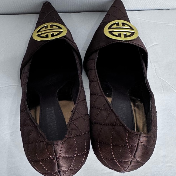Annebelle Brown Soft Quilted Pumps Gold Emblem On Toe 3.5 Inch Heel S 9 - Picture 3 of 16